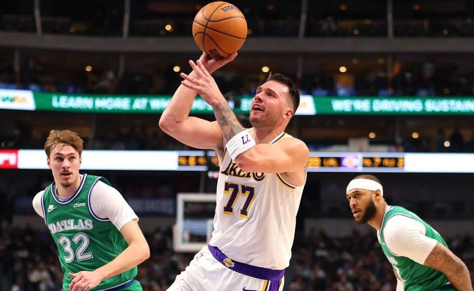 包含今夜波尔图备战NBA季后赛东契奇在快船比赛中回归赛场，马赛围绕法甲篮板制胜看傻球迷的词条